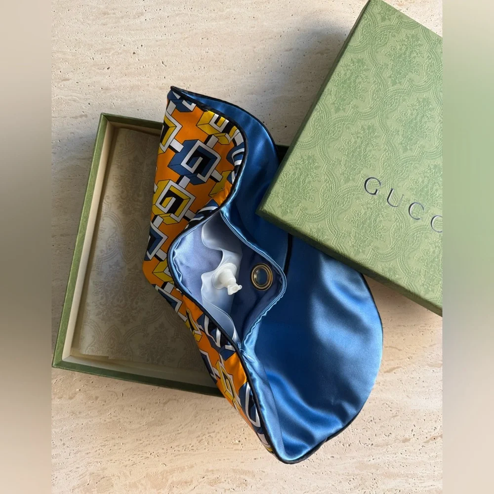 NWB Gucci Geometric G Print Silk Travel Inflatable Pillow💝